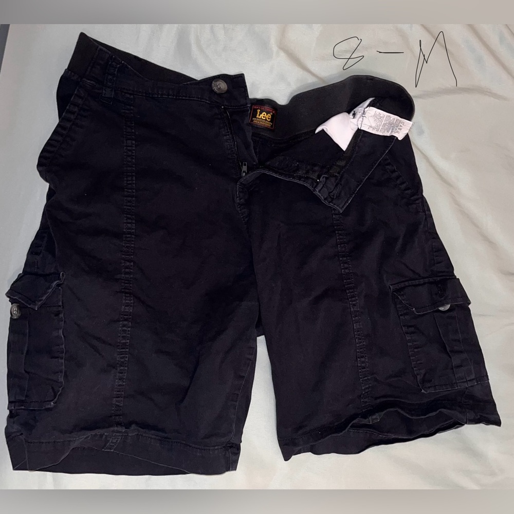 Lee Women’s Black Cargo Shorts… size 8/Medium